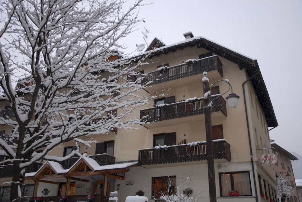 Hotel Wanda Pinzolo Eksteriør bilde